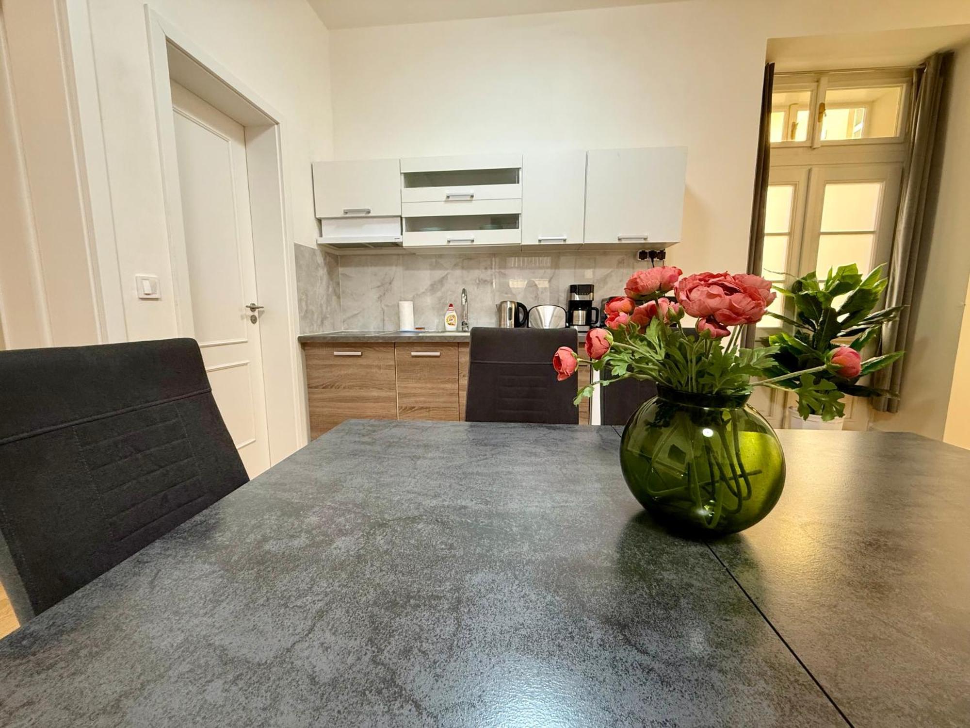 Apartment Charles Square By Ruterra Prague